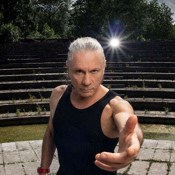 Bruce Dickinson presenta sencillo